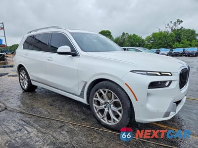 Czwarte zdjęcie samochodu z boku: 2023 BMW X7 XDRIVE40I VIN:5UX23EM00P9R11019 - miniatura