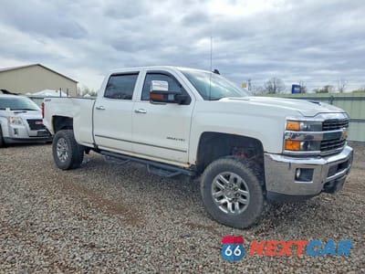 Czwarte zdjęcie samochodu z boku: 2017 CHEVROLET SILVERADO K3500 LTZ VIN:1GC4K0CY8HF185789 - miniatura