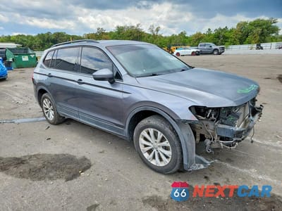 Czwarte zdjęcie samochodu z boku: 2018 VOLKSWAGEN TIGUAN S VIN:3VV1B7AX2JM065855 - miniatura