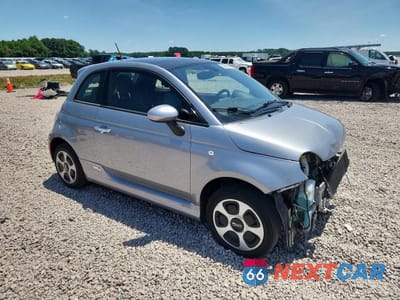 Czwarte zdjęcie samochodu z boku: 2018 FIAT 500 ELECTRIC VIN:3C3CFFGE3JT465090 - miniatura
