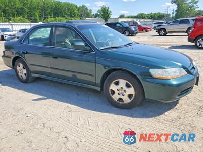 Czwarte zdjęcie samochodu z boku: 2002 HONDA ACCORD EX VIN:1HGCG16582A041086 - miniatura