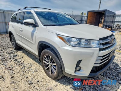 Czwarte zdjęcie samochodu z boku: 2019 TOYOTA HIGHLANDER XLE VIN:5TDJZRFH3KS998009 - miniatura