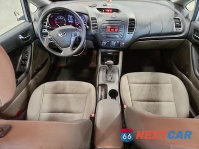 Zdjęcie 8 z 12 samochodu: 2016 KIA FORTE LX VIN:KNAFK4A64G5524308 - miniatura