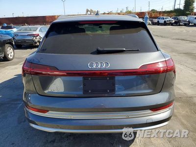 Zdjęcie 6 z 12 samochodu: 2019 AUDI E-TRON PRESTIGE VIN:WA1VAAGE4KB008193 - miniatura