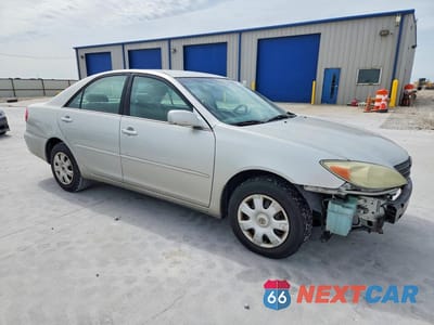 Czwarte zdjęcie samochodu z boku: 2004 TOYOTA CAMRY LE VIN:4T1BE32K64U916539 - miniatura
