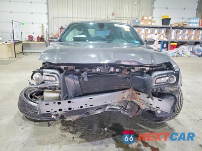 Piąte zdjęcie samochodu w środku: 2017 CHRYSLER 300 S VIN:2C3CCAGG6HH512497 - miniatura