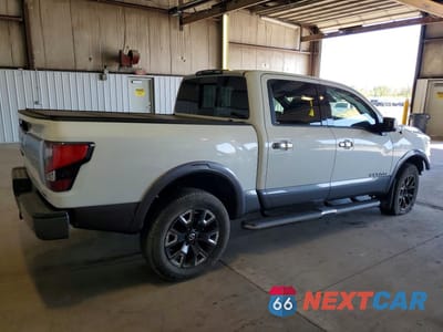 Trzecie zdjęcie samochodu z tyłu: 2021 NISSAN TITAN PLATINUM RESERVE VIN:1N6AA1ED1MN517445 - miniatura