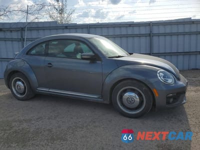 Czwarte zdjęcie samochodu z boku: 2017 VOLKSWAGEN BEETLE SE VIN:3VWJ17AT0HM632828 - miniatura