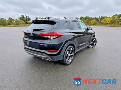 Czwarte zdjęcie samochodu z boku: 2016 HYUNDAI TUCSON LIMITED VIN:KM8J3CA25GU130626 - miniatura