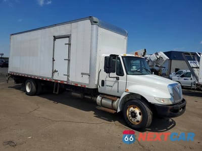 Czwarte zdjęcie samochodu z boku: 2017 INTERNATIONAL 4300 BOX TRUCK VIN:1HTMMMML4HH694449 - miniatura