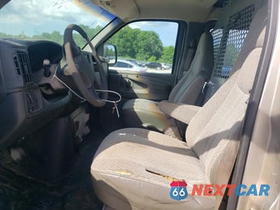 Zdjęcie 7 z 13 samochodu: 2003 GMC SAVANA G3500 VIN:1GTHG35U531178397 - miniatura