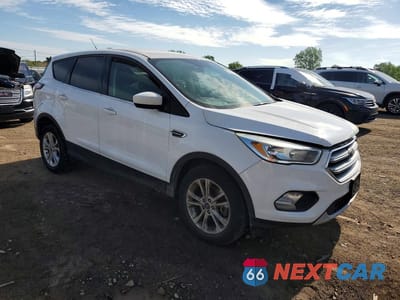 Czwarte zdjęcie samochodu z boku: 2017 FORD ESCAPE SE VIN:1FMCU9GD9HUA98508 - miniatura