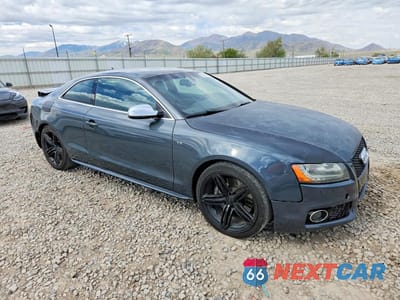 Czwarte zdjęcie samochodu z boku: 2010 AUDI S5 PRESTIGE VIN:WAUVVAFR0AA029459 - miniatura