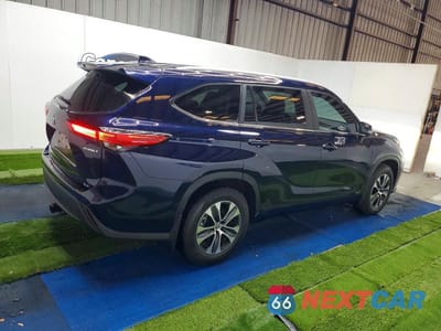 Trzecie zdjęcie samochodu z tyłu: 2023 TOYOTA HIGHLANDER HYBRID XLE VIN:5TDKBRCH9PS126003 - miniatura