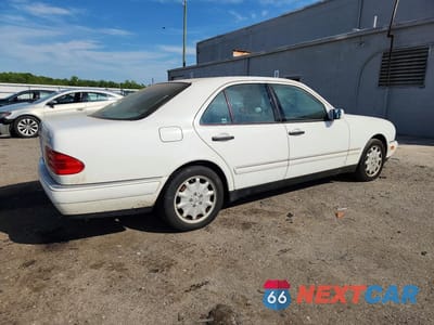 Trzecie zdjęcie samochodu z tyłu: 1999 MERCEDES-BENZ E 320 VIN:WDBJF65H7XA728938 - miniatura