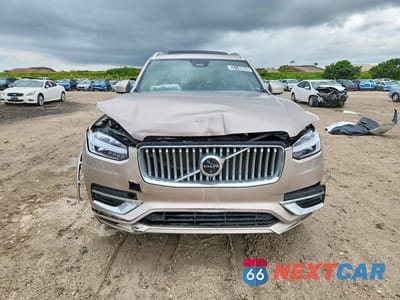 Piąte zdjęcie samochodu w środku: 2023 VOLVO XC90 PLUS VIN:YV4L12PN7P1984336 - miniatura