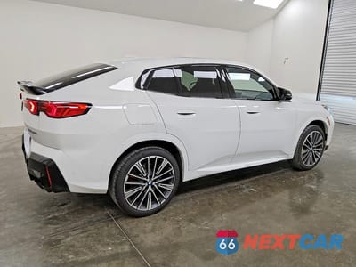 Trzecie zdjęcie samochodu z tyłu: 2026 BMW X2 M35I VIN:WBX83GM08T5600286 - miniatura
