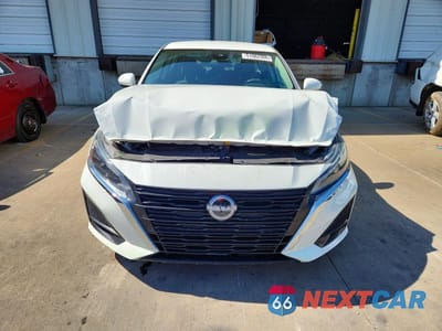 Piąte zdjęcie samochodu w środku: 2023 NISSAN ALTIMA S VIN:1N4BL4BV9PN325717 - miniatura