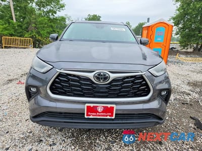 Piąte zdjęcie samochodu w środku: 2023 TOYOTA HIGHLANDER XLE VIN:5TDKDRBH1PS009124 - miniatura