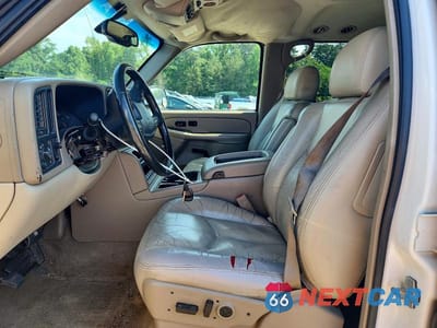 Zdjęcie 7 z 13 samochodu: 2004 CHEVROLET SUBURBAN C1500 VIN:1GNEC16T64J199373 - miniatura
