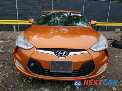 Piąte zdjęcie samochodu w środku: 2016 HYUNDAI VELOSTER BASE VIN:KMHTC6AD5GU286287 - miniatura