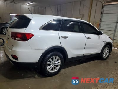 Trzecie zdjęcie samochodu z tyłu: 2020 KIA SORENTO L VIN:5XYPG4A37LG657631 - miniatura
