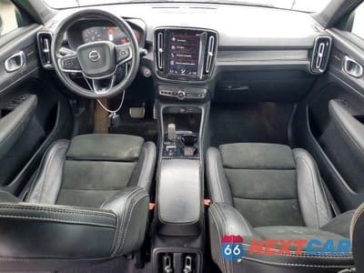 Zdjęcie 8 z 13 samochodu: 2020 VOLVO XC40 T5 R-DESIGN VIN:YV4162UM3L2221478 - miniatura