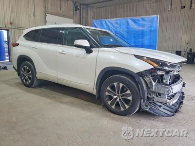 Czwarte zdjęcie samochodu z boku: 2021 TOYOTA HIGHLANDER XLE VIN:5TDHZRBH3MS062415 - miniatura