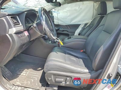 Zdjęcie 7 z 13 samochodu: 2017 TOYOTA HIGHLANDER XLE VIN:5TDJZRFH2HS511830 - miniatura