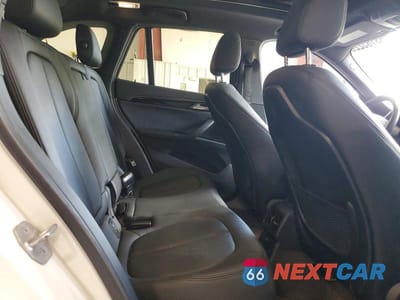 Zdjęcie 11 z 14 samochodu: 2016 BMW X1 XDRIVE28I VIN:WBXHT3C31G5E48462 - miniatura