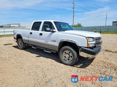 Czwarte zdjęcie samochodu z boku: 2005 CHEVROLET SILVERADO K2500 HEAVY DUTY VIN:1GCHK232X5F902357 - miniatura