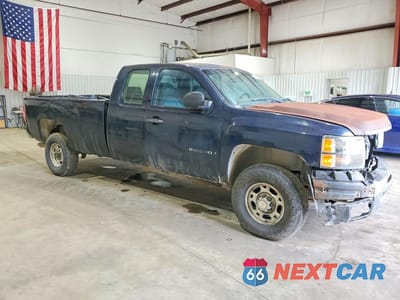 Czwarte zdjęcie samochodu z boku: 2008 CHEVROLET SILVERADO C2500 HEAVY DUTY VIN:1GCHC29K38E152136 - miniatura