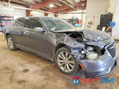Czwarte zdjęcie samochodu z boku: 2015 CHRYSLER 300C VIN:2C3CCAKG9FH749859 - miniatura