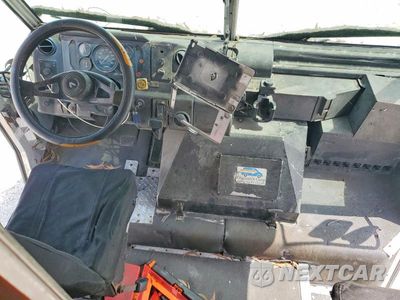 Zdjęcie 8 z 13 samochodu: 2000 FREIGHTLINER MT45 CHASSIS DELIVERY TRUCK VIN:4UZA4FA46YCF82045 - miniatura