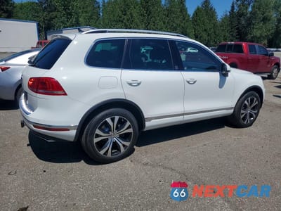 Trzecie zdjęcie samochodu z tyłu: 2017 VOLKSWAGEN TOUAREG WOLFSBURG VIN:WVGRF7BP8HD003284 - miniatura