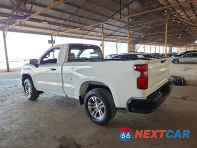 Drugie zdjęcie samochodu z przodu: 2021 CHEVROLET SILVERADO C1500 VIN:3GCNWAEF9MG314299 - miniatura