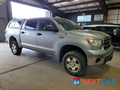 Czwarte zdjęcie samochodu z boku: 2011 TOYOTA TUNDRA CREWMAX SR5 VIN:5TFDY5F18BX187120 - miniatura