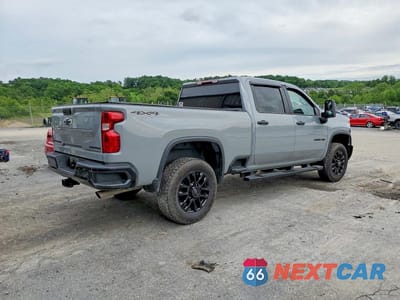 Trzecie zdjęcie samochodu z tyłu: 2025 CHEVROLET SILVERADO K2500 CUSTOM VIN:2GC4KME73S1187380 - miniatura