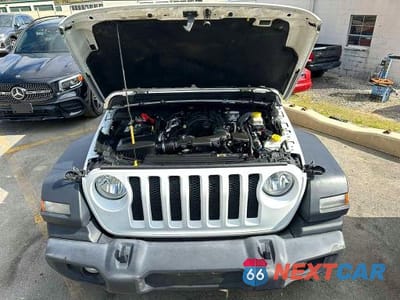 Piąte zdjęcie samochodu w środku: 2018 JEEP WRANGLER UNLIMITED SPORT VIN:1C4HJXDG5JW162480 - miniatura