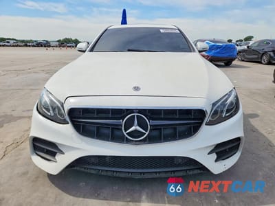 Piąte zdjęcie samochodu w środku: 2017 MERCEDES-BENZ E 300 VIN:WDDZF4JB9HA243055 - miniatura