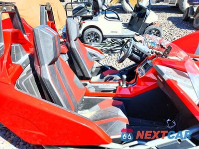 Zdjęcie 10 z 13 samochodu: 2015 POLARIS SLINGSHOT SL VIN:57XAAPFAXF5101317 - miniatura