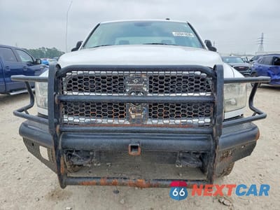 Piąte zdjęcie samochodu w środku: 2017 RAM 2500 ST VIN:3C6UR5HL3HG758237 - miniatura