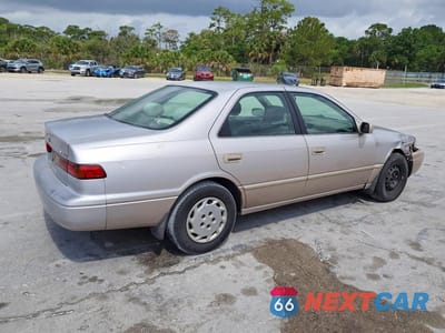 Trzecie zdjęcie samochodu z tyłu: 1997 TOYOTA CAMRY LE VIN:4T1BG22K1VU157773 - miniatura