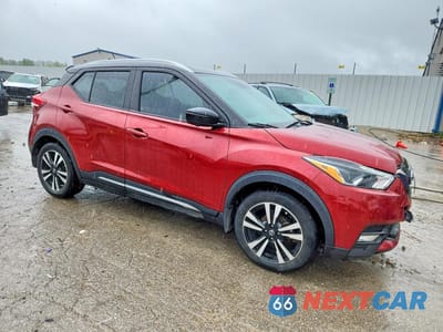 Czwarte zdjęcie samochodu z boku: 2019 NISSAN KICKS SR VIN:3N1CP5CU4KL569799 - miniatura