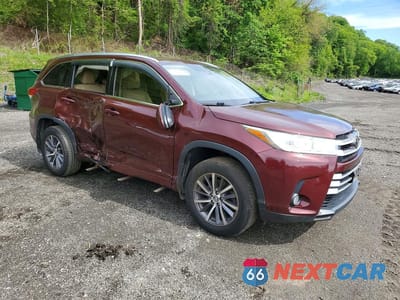 Czwarte zdjęcie samochodu z boku: 2018 TOYOTA HIGHLANDER XLE VIN:5TDJZRFH0JS499604 - miniatura