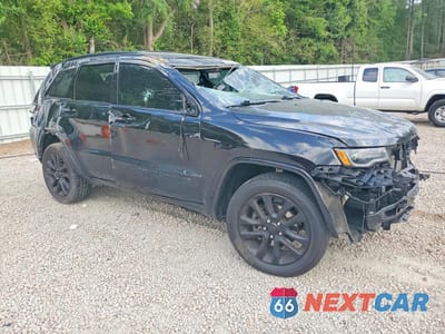 Czwarte zdjęcie samochodu z boku: 2020 JEEP GRAND CHEROKEE LAREDO VIN:1C4RJFAGXLC150719 - miniatura