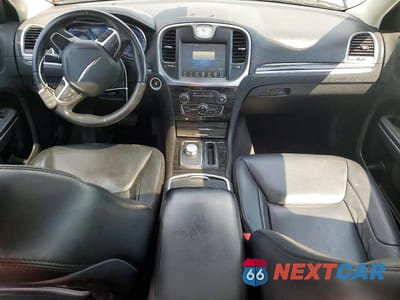 Zdjęcie 8 z 14 samochodu: 2016 CHRYSLER 300 LIMITED VIN:2C3CCARG2GH305262 - miniatura