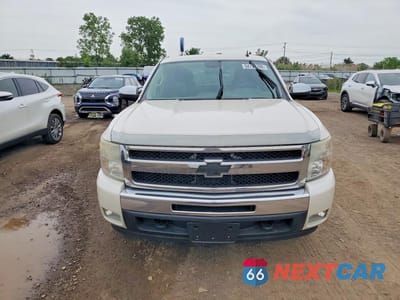 Piąte zdjęcie samochodu w środku: 2011 CHEVROLET SILVERADO K1500 LT VIN:3GCPKSE32BG321172 - miniatura