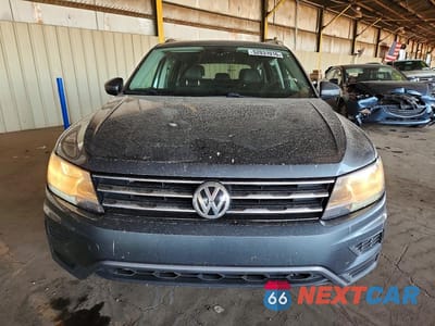 Piąte zdjęcie samochodu w środku: 2018 VOLKSWAGEN TIGUAN SE VIN:3VV3B7AX0JM043877 - miniatura