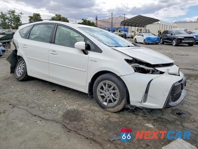 Czwarte zdjęcie samochodu z boku: 2015 TOYOTA PRIUS V THREE VIN:JTDZN3EU0FJ026302 - miniatura